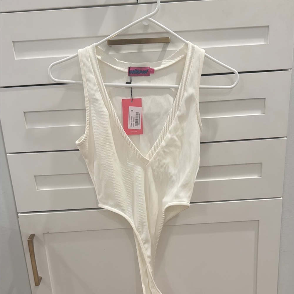 Edikted Cream V-Neck Bodysuit